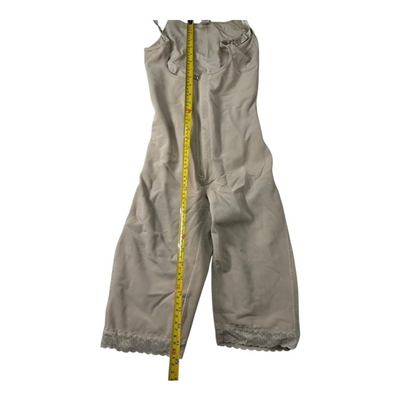 CYSM  SHAPERS Nude Curve-enhancing full body shaper - Style 203 Size Small - Picture 4 of 13